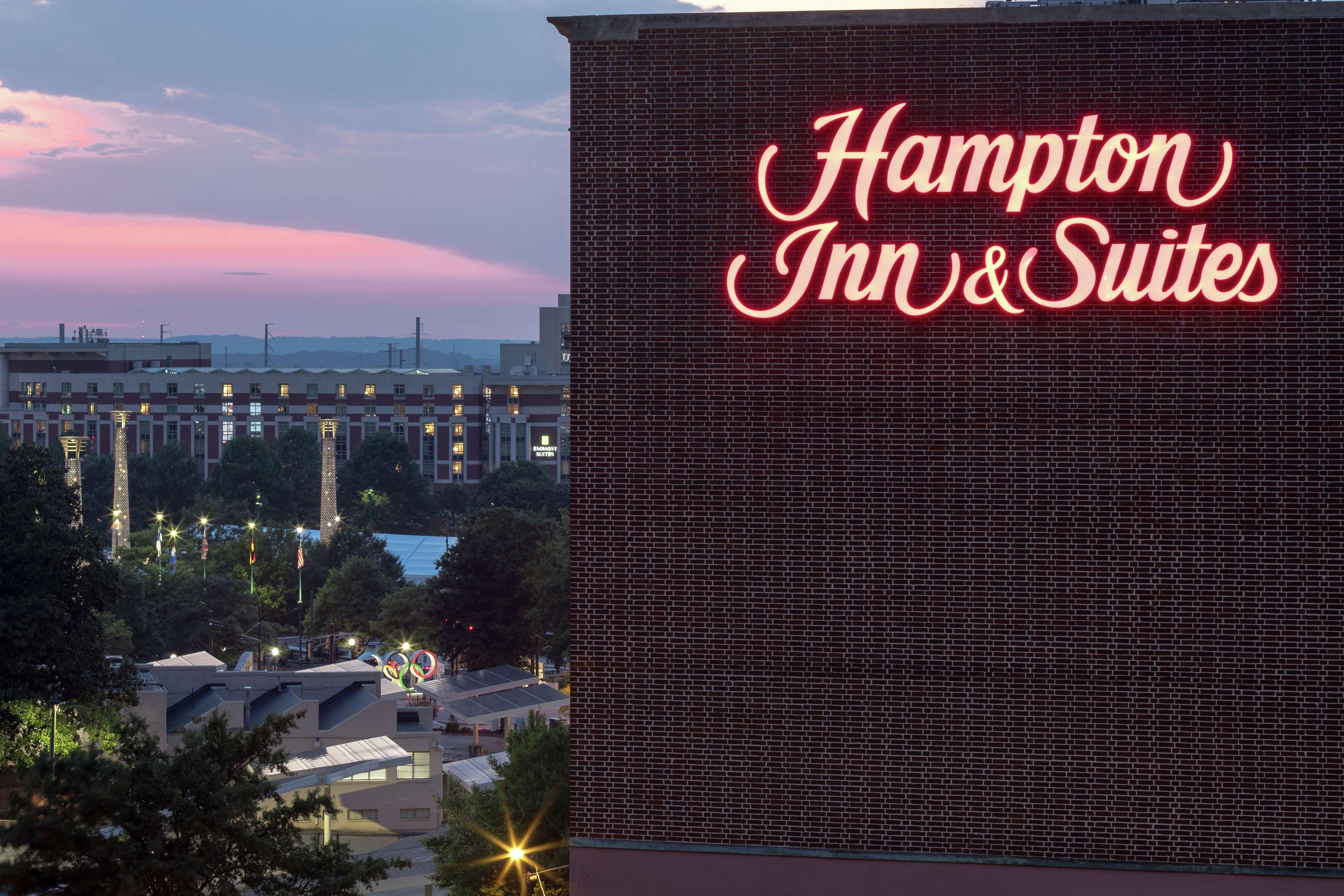 Hampton Inn & Suites Atlanta-Downtown Exterior photo