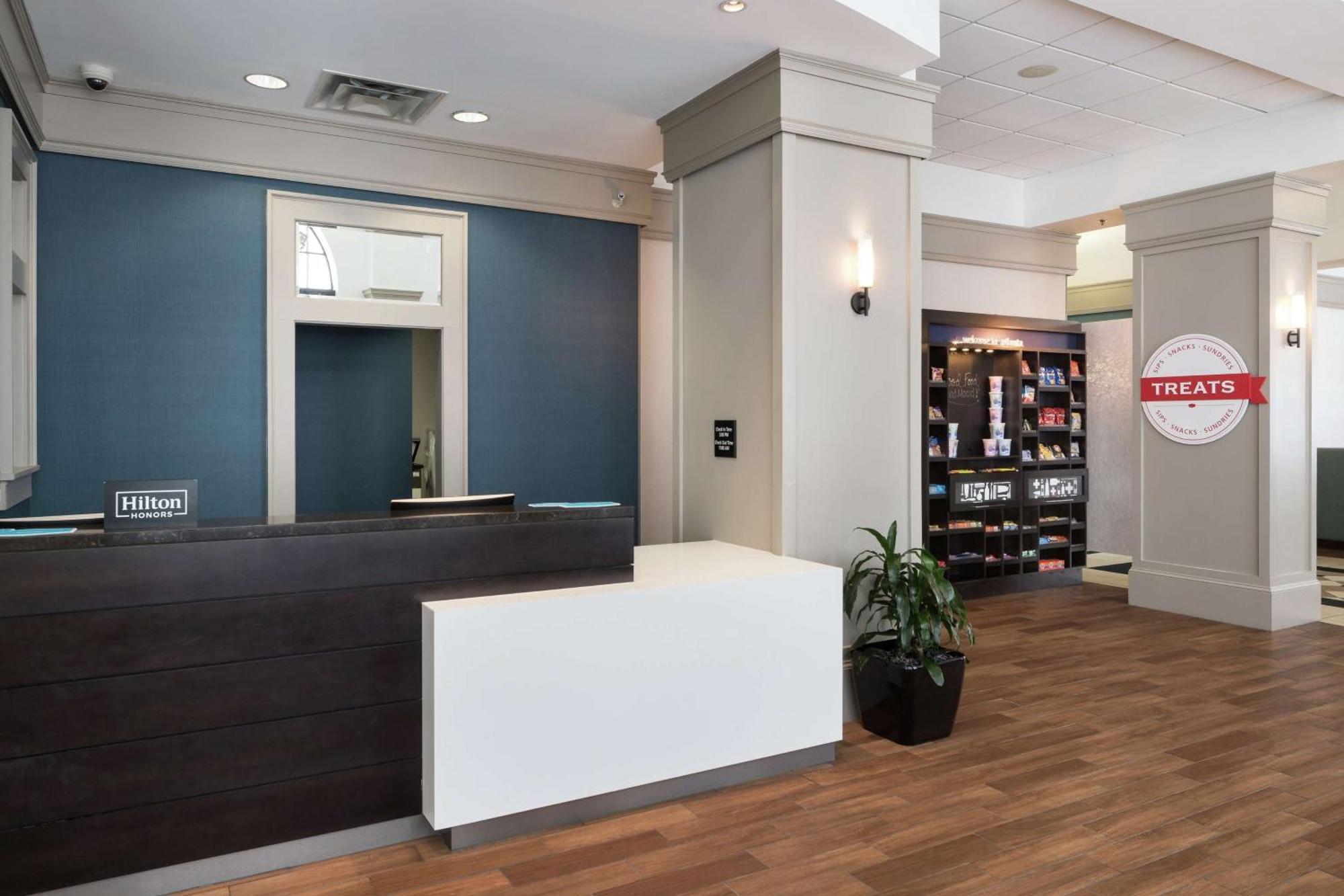 Hampton Inn & Suites Atlanta-Downtown Exterior photo